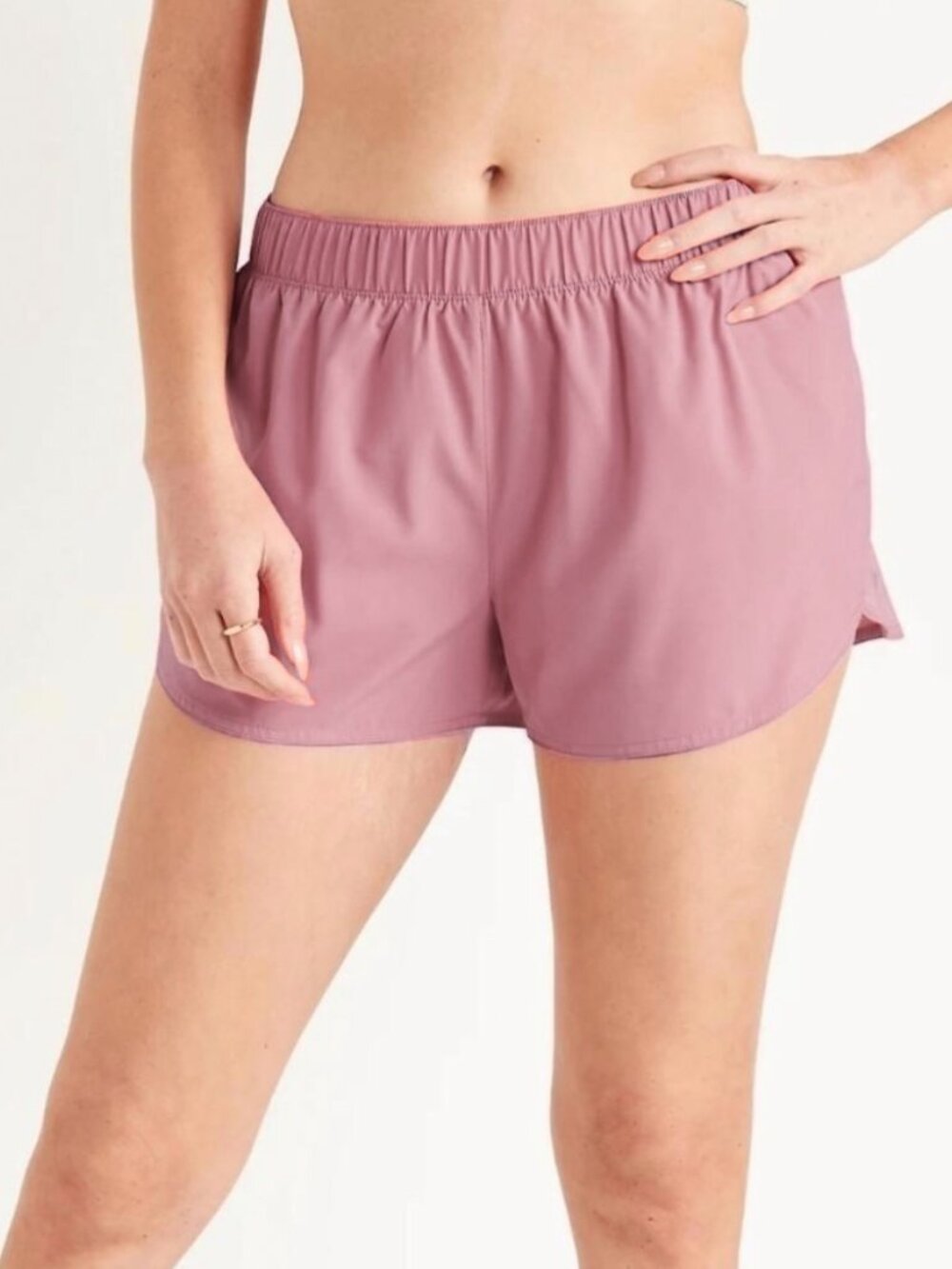 Old Navy Stretch Tech Mid-Rise Running Shorts in Rosy Lavendar, Medium
